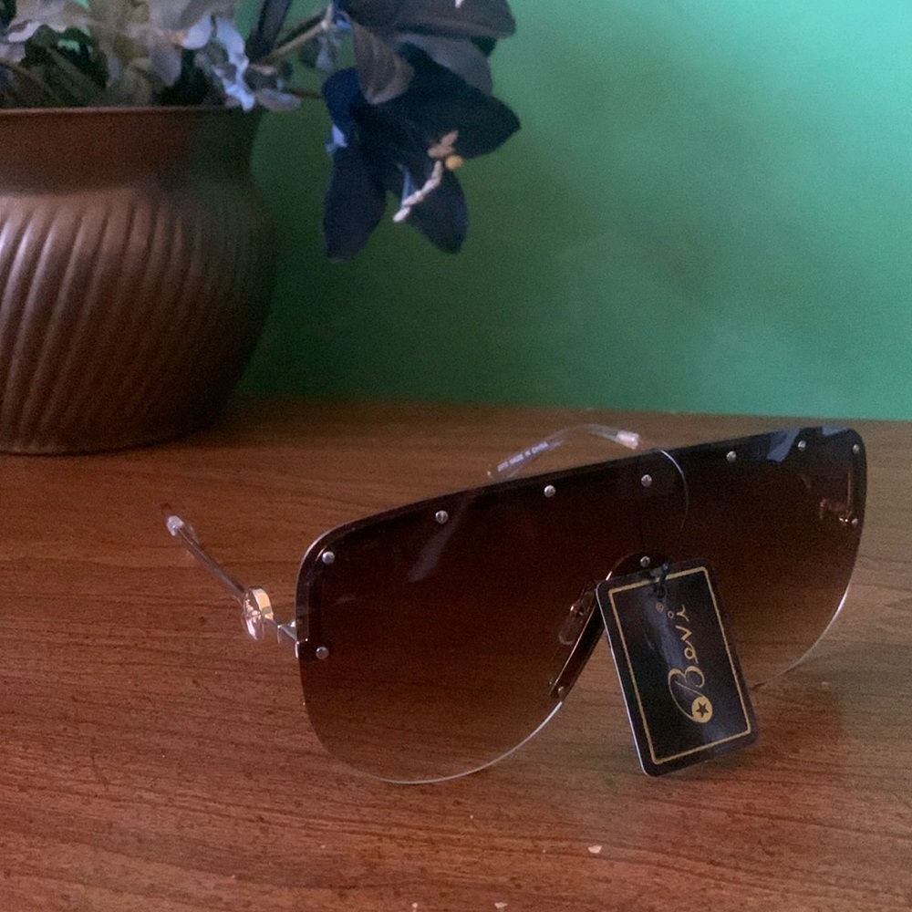 *5/$5* NWT Bevi Ombre Brown Sunglasses